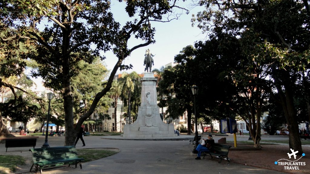 plaza zabala 1024x576 - Montevidéu – Roteiro do Centro Histórico (Roteiro Completo)