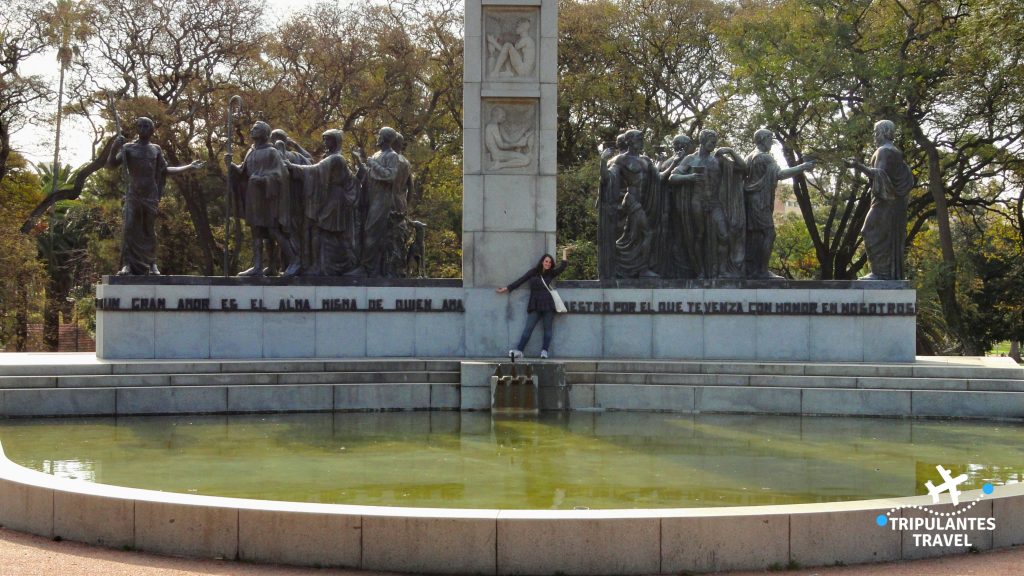 Monumento a Jos%C3%A9 Enrique Rod%C3%B3 1024x576 - O que fazer de graça em Montevidéu, roteiro dia 02