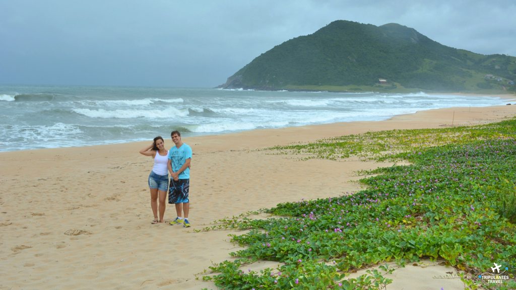 Tudo o que você precisa saber sobre Garopaba: Mesmo com o tempo não ajudando muito a praia do Silveira é linda