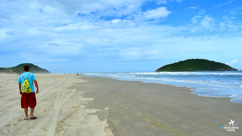 Praia da Barra de Ibiraquera e sua faixa de areia bem generosa