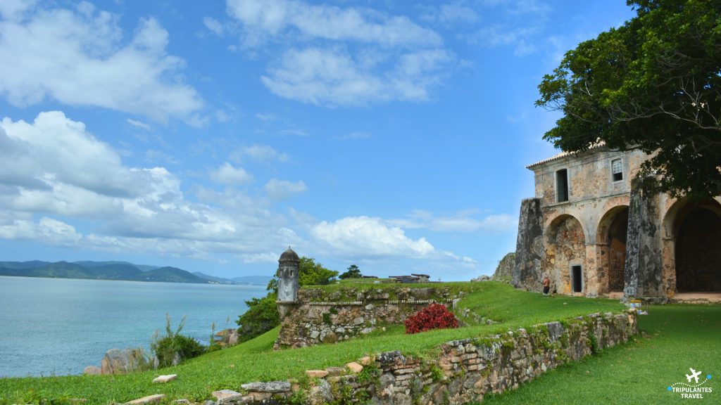 Vista da fortaleza no topo da ilha