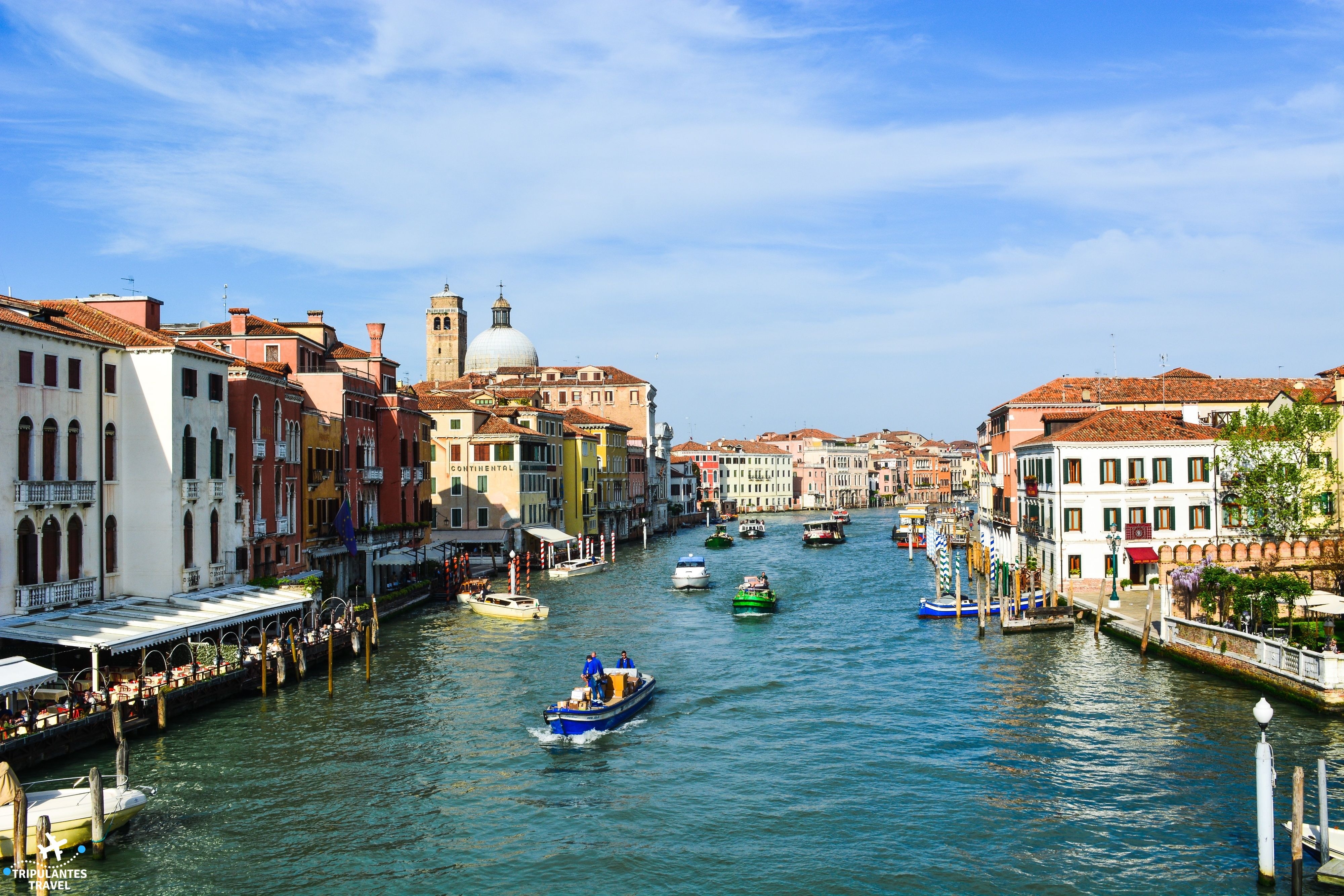 Um dos lugares fantásticos que conhecemos e optamos por fazer os passeios as ilhas adjacentes de Murano e Burano.