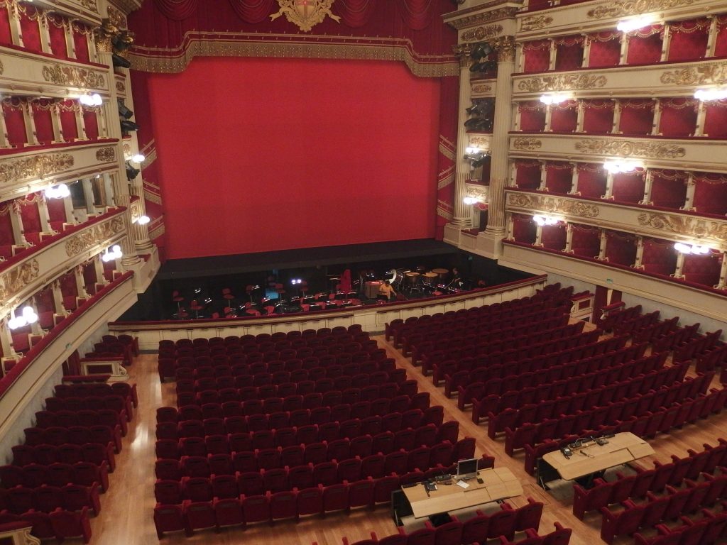 Milano Teatro alla Scala interior 01 1024x768 - Atrações imperdíveis para 01 dia em Milão na Itália?
