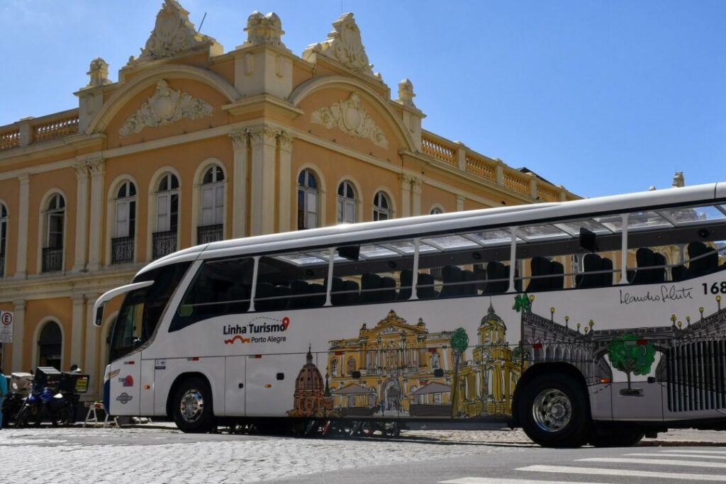 onibus da linha turismo novos 1024x683 - Linha turismo de Porto Alegre descubra as principais atrações