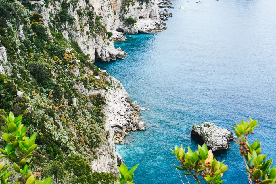 Como ir para Capri na Itália e descobrir estas paisagens incríveis