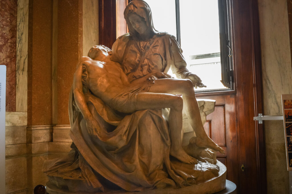 Pietà de Michelangelo nos Museus do Vaticano